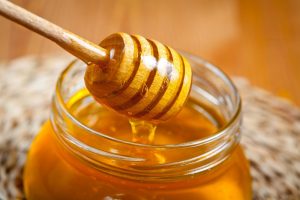 How to lighten hair naturally: 10 simple and effective methods!