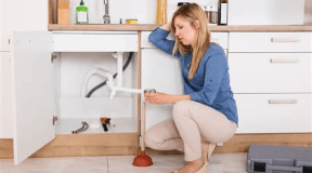 handle a plumbing emergency