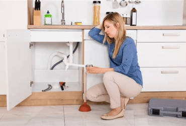 handle a plumbing emergency