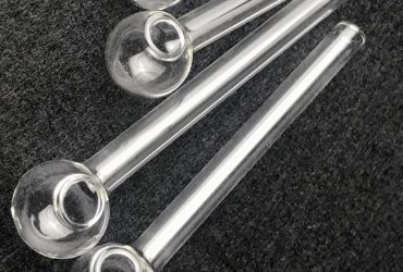 easy ways to clean a glass pipe