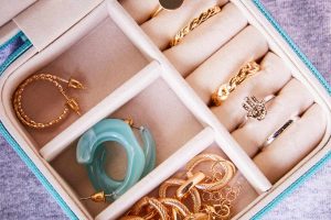 The Benefits of a Travel Jewelry Case