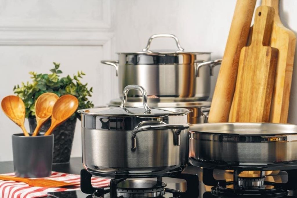 9 Best Pots And Pans For Your Kitchen