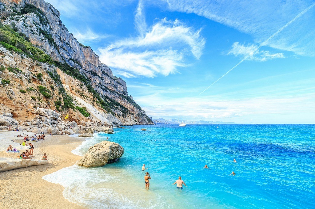 What is the best time to visit Spanish beaches